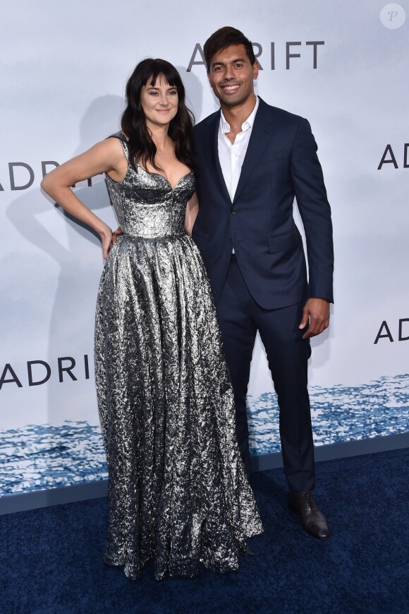 Shailene Woodley et son compagnon Ben Volavola à la première de 'Adrift' aux cinémas Regal à Los Angeles, le 23 mai 2018 © Chris Delmas/Bestimage