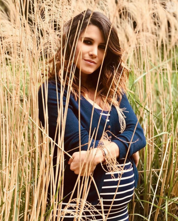 Karine Ferri dévoile son baby-bump sur Instagram. Avril 2018.