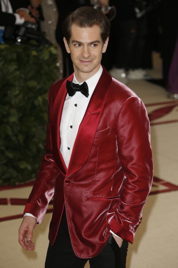 Andrew Garfield au Met Gala 2018 célébrant l'ouverture de l'exposition Heavenly Bodies: Fashion and the Catholic Imagination, au Metropolitan Museum of Art à New York, le 7 mai 2018.