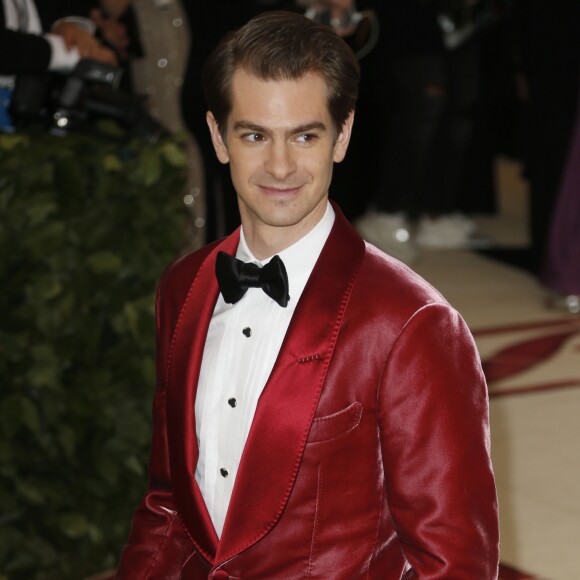 Andrew Garfield au Met Gala 2018 célébrant l'ouverture de l'exposition Heavenly Bodies: Fashion and the Catholic Imagination, au Metropolitan Museum of Art à New York, le 7 mai 2018.