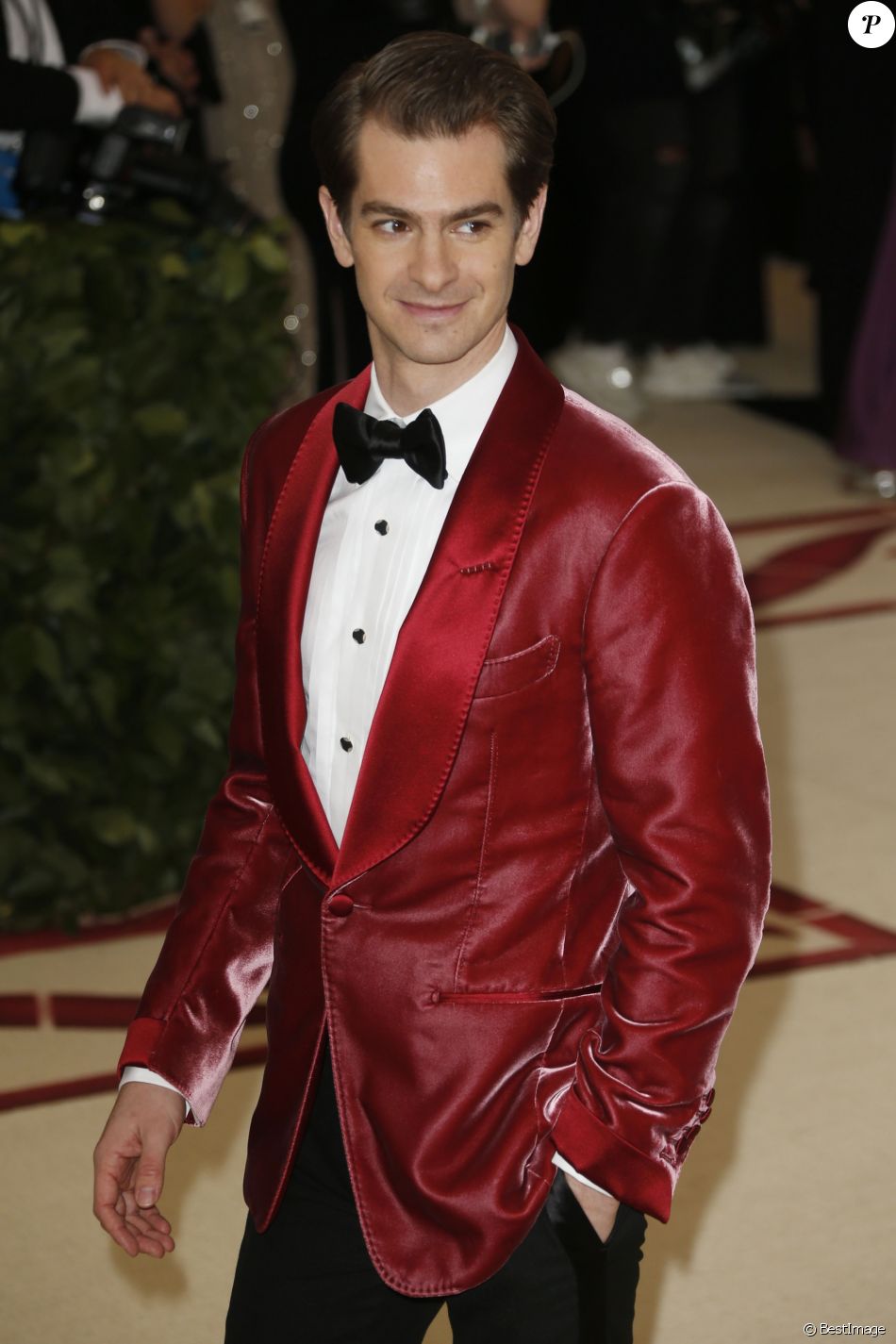 Andrew Garfield au Met Gala 2018 célébrant l'ouverture de l'exposition