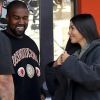 Exclusif - Kim Kardashian et son mari Kanye West discutent et prennent des photos avec des fans lors d'une balade dans le Wyoming. Le rappeur américain prépare son retour avec un nouvel album après deux ans d'absence. Le 10 mai 2018