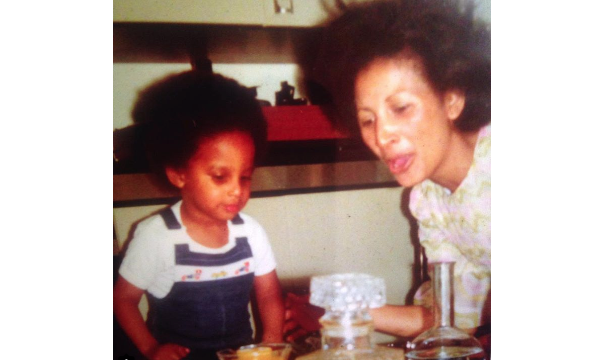 Photo : Stomy Bugsy avec sa mère quand il était enfant sur Instagram. -  Purepeople