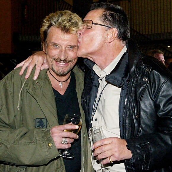 Jean-Claude Camus célèbre ses 65 ans après le concert de Johnny Hallyday à Lille en octobre 2003