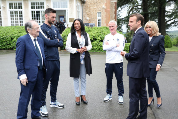 Emmanuel Macron et son épouse ont rencontré l'équipe de France de football ce 5 juin 2018, à Clairefontaine.