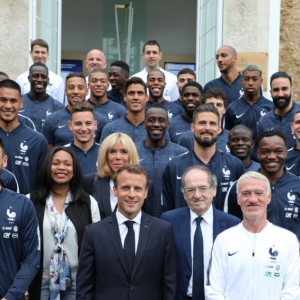 Emmanuel Macron et son épouse ont rencontré l'équipe de France de football ce 5 juin 2018, à Clairefontaine.