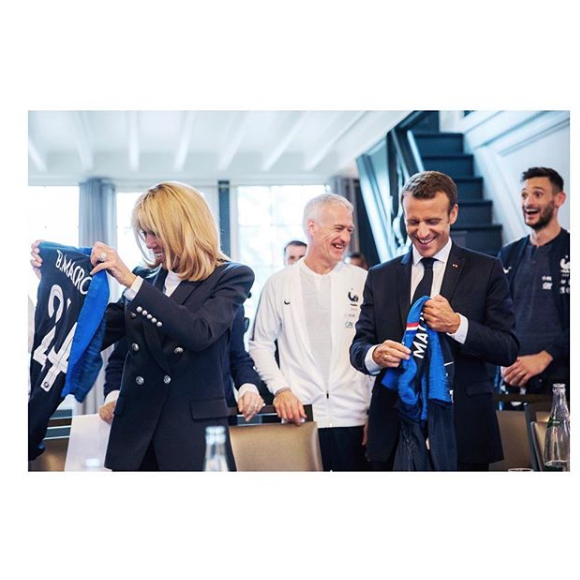 Brigitte Macron et Emmanuel Macron avec les Bleus à Clairefontaine ce 5 juin 2018.