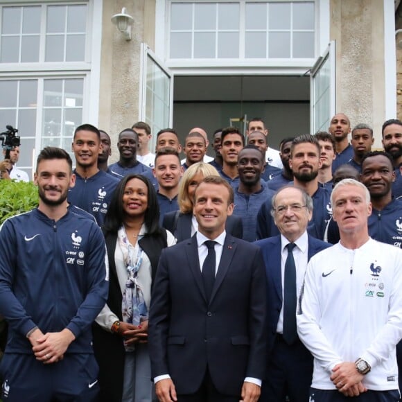 Emmanuel Macron, président de la République, Didier Deschamps, entraineur de l'équipe de France de Football, Hugo Lloris, Antoine Griezmann, Laura Flessel, ministre des Sports, Brigitte Macron, Noel Le Graet, président de la Fédération Francaise de Football (FFF), Steve Mandanda, Raphael Varane, Florian Thauvin, Blaise Matuidi, Olivier Giroud, Thomas Lemare, Paul Pogba, Corentin Tolisso, Benjamin Pavard, Adil Rami - Le président de la République accompagné de sa femme rencontre les joueurs qui vont participer à la coupe du monde de football au centre national de Clairefontaine le 5 juin 2018.