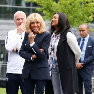 Hugo Lloris, capitaine de l'équipe de France de football, Didier Deschamps, sélectionneur de l'équipe de France de Football, Brigitte Macron, Laura Flessel, ministre des sports - Le président et son épouse rencontrent les joueurs de l'équipe de France de football qui participeront à la coupe du monde au centre de Clairefontaine le 5 juin 2018.