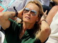 Estelle Lefébure topless : Le charme opère depuis son lit