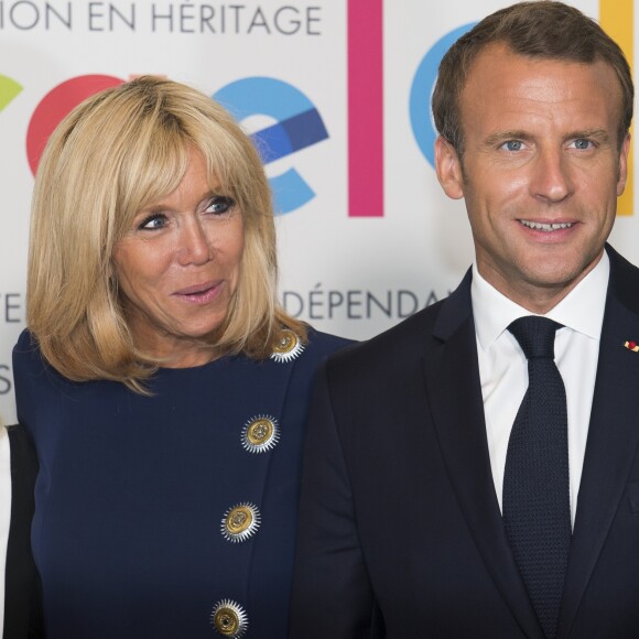 Le président de la République française Emmanuel Macron et sa femme la Première Dame Brigitte Macron (Trogneux) lors de l'inauguration de l'exposition Israel@Lights à Paris, France, le 5 juin 2018.