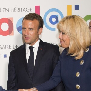 Le président de la République française Emmanuel Macron, sa femme la Première Dame Brigitte Macron (Trogneux) et le premier ministre d'Israël Benjamin Netanyahu et sa femme Sara Netanyahou lors de l'inauguration de l'exposition Israel@Lights à Paris, France, le 5 juin 2018.