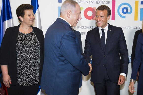 Le président de la République française Emmanuel Macron, Frédérique Vidal, ministre de l'Enseignement Supérieur, de la Recherche et de l'Innovation et le premier ministre d'Israël Benjamin Netanyahu lors de l'inauguration de l'exposition Israel@Lights à Paris, France, le 5 juin 2018.