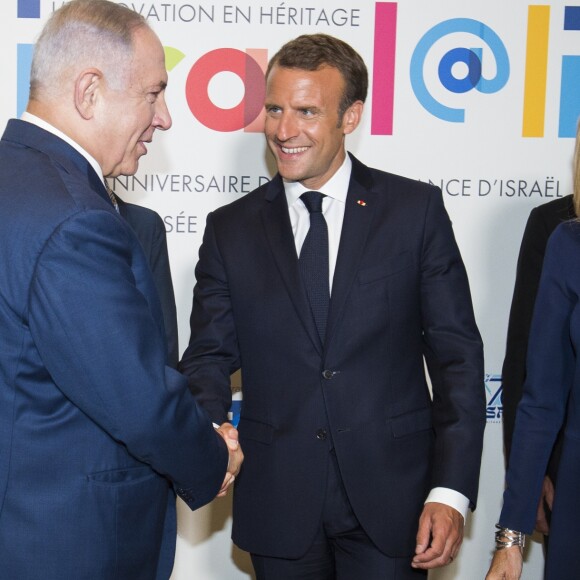 Le président de la République française Emmanuel Macron, Frédérique Vidal, ministre de l'Enseignement Supérieur, de la Recherche et de l'Innovation et le premier ministre d'Israël Benjamin Netanyahu lors de l'inauguration de l'exposition Israel@Lights à Paris, France, le 5 juin 2018.