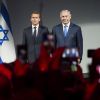 Le président de la République française Emmanuel Macron et le premier ministre d'Israël Benjamin Netanyahu lors de l'inauguration de l'exposition Israel@Lights à Paris, France, le 5 juin 2018.
