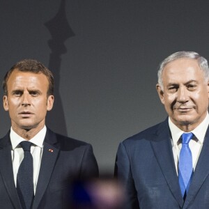 Le président de la République française Emmanuel Macron et le premier ministre d'Israël Benjamin Netanyahu lors de l'inauguration de l'exposition Israel@Lights à Paris, France, le 5 juin 2018.