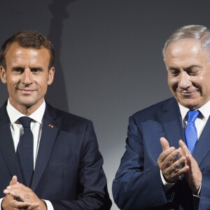 Le président de la République française Emmanuel Macron et le premier ministre d'Israël Benjamin Netanyahu lors de l'inauguration de l'exposition Israel@Lights à Paris, France, le 5 juin 2018.