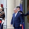 Le président Emmanuel Macron raccompagne le premier ministre d'Israël Benjamin Netanyahu après un entretien au palais de l'Elysée à Paris le 5 juin 2018.
