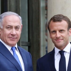 Le président Emmanuel Macron reçoit le premier ministre d'Israël Benjamin Netanyahu au palais de l'Elysée à Paris le 5 juin 2018.