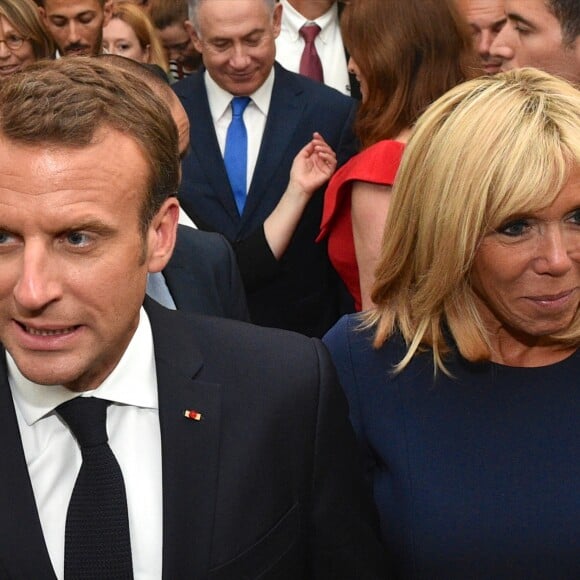 Le président de la République française Emmanuel Macron et sa femme la Première Dame Brigitte Macron (Trogneux) lors de l'inauguration de l'exposition Israel@Lights à Paris, France, le 5 juin 2018. © Erez Lichtfeld/Bestimage