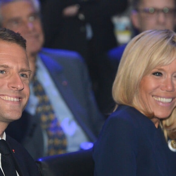 Le président de la République française Emmanuel Macron et sa femme la Première Dame Brigitte Macron (Trogneux) lors de l'inauguration de l'exposition Israel@Lights à Paris, France, le 5 juin 2018. © Erez Lichtfeld/Bestimage