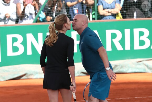 Steffi Graf et son mari André Agassi - Tournoi des "Longines Future Tennis Aces" sur le court en terre battue installé sous la Tour Eiffel dans le cadre de l'opération "Roland-Garros dans la Ville" à Paris, le 2 juin 2018. S. Graf et A. Agassi ont disputé un match avec les vainqueurs de cette compétition. © Jacovides/Moreau/Bestimage