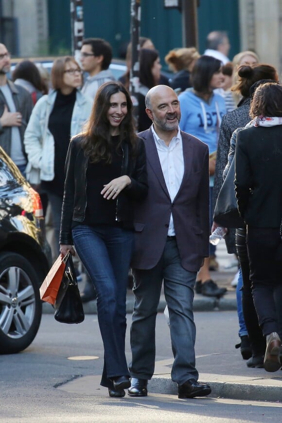 Exclusif - Pierre Moscovici et sa femme Anne-Michelle Bastéri dans le quartier de St Germain-des-prés à paris le 19 septembre 2015
