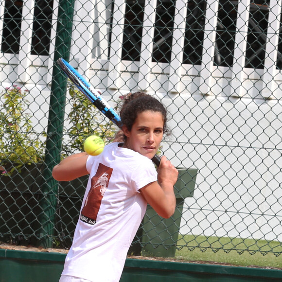 Exclusif - Clemence Castel - 26ème édition du Trophée des personnalités en marge des Internationaux de Tennis de Roland Garros à Paris, Frnce, le 8 juin 2018. La 26ème édition du trophée des personnalités rassemblera de nombreuses célébrités qui viendront partager un moment convivial et solidaire autour de leur passion pour le tennis. Cette année, le trophée innove en invitant les personnalités à venir mesurer leur vitesse de balle pour la bonne cause. Pour la première fois, grâce au soutien de Engie et Babolat, chaque kilomètre heure sera converti en euro. 1 km/h = 1 euro. Le montant additionné sera remis par les vainqueurs aux associations "Premier de Cordée" et "Sourire à la vie". De plus, Engie remettra chaque jour un chèque à une association qui oeuvre pour l'accès au sport : "Princesse Margot" parrainée par K.Adams, "Innocence en danger" représentée par N.Baye, "Autour des williams" soutenue par O.Meunier et "Autiste sans frontières" avec L.Delahousse. © Denis Guignebourg/Bestimage  ( No Web No Blog pour la Belgique et la Suisse)08/06/2018 - Paris