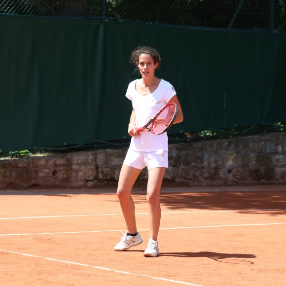 Exclusif - Clémence Castel - 26ème édition du Trophée des personnalités en marge des Internationaux de Tennis de Roland Garros à Paris. Le 7 juin 2018. La 26ème édition du trophée des personnalités rassemblera de nombreuses célébrités qui viendront partager un moment convivial et solidaire autour de leur passion pour le tennis. Cette année, le trophée innove en invitant les personnalités à venir mesurer leur vitesse de balle pour la bonne cause. Pour la première fois, grâce au soutien de Engie et Babolat, chaque kilomètre heure sera converti en euro. 1 km/h = 1 euro. Le montant additionné sera remis par les vainqueurs aux associations "Premier de Cordée" et "Sourire à la vie". De plus, Engie remettra chaque jour un chèque à une association qui oeuvre pour l'accès au sport : "Princesse Margot" parrainée par K.Adams, "Innocence en danger" représentée par N.Baye, "Autour des williams" soutenue par O.Meunier et "Autiste sans frontières" avec L.Delahousse. © Denis Guignebourg / Bestimage  No Web No Blog pour Belgique et Suisse07/06/2018 - Paris