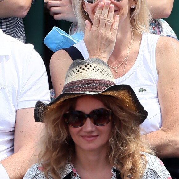 Estelle Lefébure et Gilles Bouleau - People dans les tribunes des Internationaux de France de Tennis de Roland Garros à Paris. Le 8 juin 2018 © Cyril Moreau / Bestimage