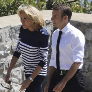 Le président de la République Française Emmanuel Macron avec sa femme la Première Dame Brigitte Macron, et ses équipes, aux abords du manoir Richelieu dans le cadre du sommet du G7 au manoir Richelieu. La Malbaie, le 8 juin 2018. © Ludovic Marin/Pool/Bestimage