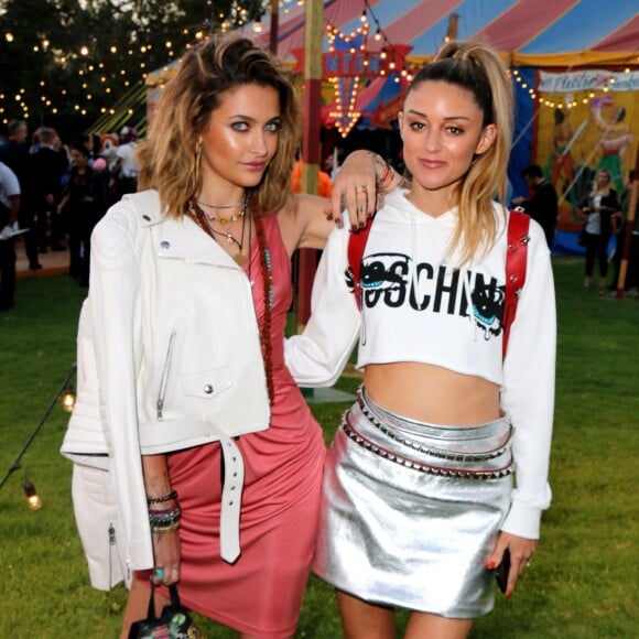 Paris Jackson et Caroline D'Amore arrivent au défilé Moschino (collections homme printemps-été 2019 et croisière 2019) à Los Angeles. Le 8 juin 2018 © CPA / Bestimage