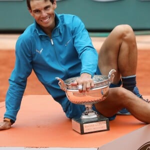 Rafael Nadal gagne son onzième titre au tournoi de Roland-Garros face à Dominique Thiem à Paris, le 10 juin 2018. © Jacovides/Moreau/Bestimage