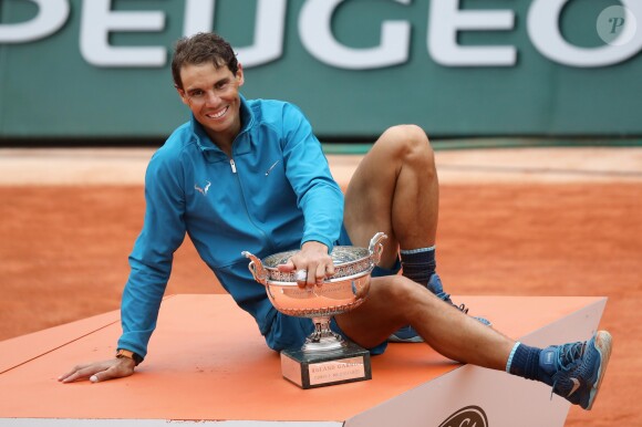 Rafael Nadal gagne son onzième titre au tournoi de Roland-Garros face à Dominique Thiem à Paris, le 10 juin 2018. © Jacovides/Moreau/Bestimage