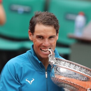 Rafael Nadal gagne son onzième titre au tournoi de Roland-Garros face à Dominique Thiem à Paris, le 10 juin 2018. © Jacovides/Moreau/Bestimage