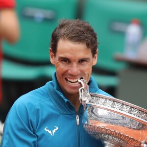 Rafael Nadal gagne son onzième titre au tournoi de Roland-Garros face à Dominique Thiem à Paris, le 10 juin 2018. © Jacovides/Moreau/Bestimage