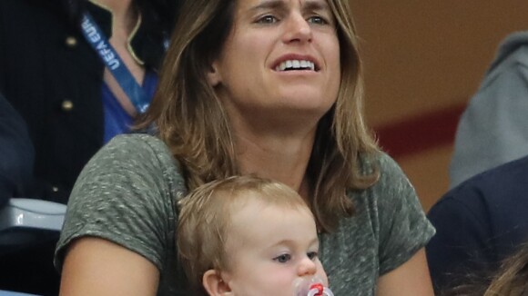 Amélie Mauresmo victorieuse à Roland-Garros, encouragée par ses enfants