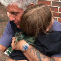 Suicide d'Anthony Bourdain : Sa fille de 11 ans, "courageuse", monte sur scène