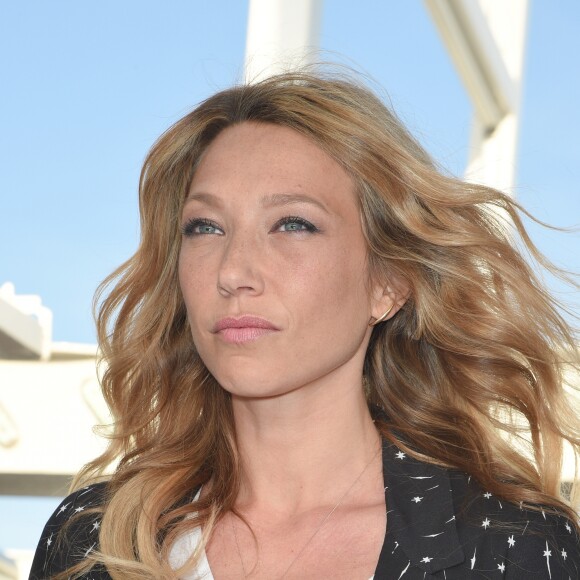 Laura Smet - Fermeture de la Grande Roue de la place de la Concorde et remise d'un chèque de 90 000 euros pour l'Institut Rafaël (soutenu par Johnny Hallyday) à Paris le 18 mai 2018 © Guirec Coadic / Bestimage