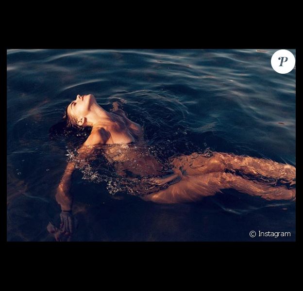 Babara Opsomer nue, sous l'eau, le 12 juin 2018 à Tel Aviv.