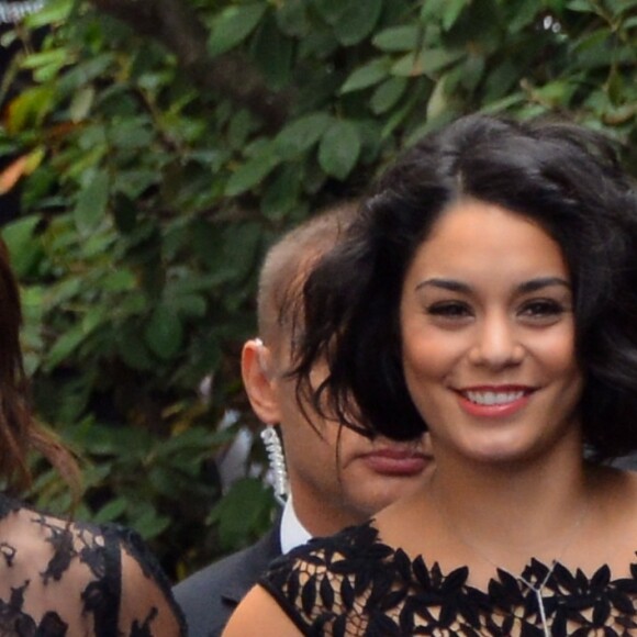 Selena Gomez en robe Dolce & Gabbana et Vanessa Hudgens à Venise. Septembre 2012.