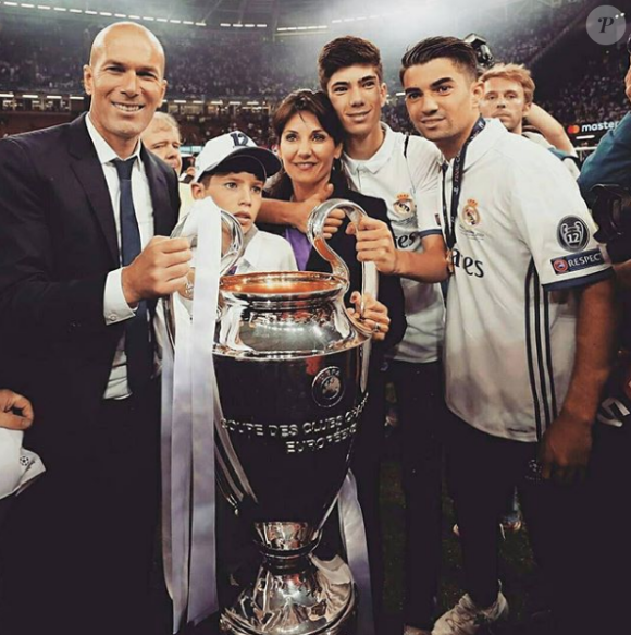 Zinédine Zidane et Véronique sont parents de quatre garçons : Enzo, Lucas, Théo et Eliaz.