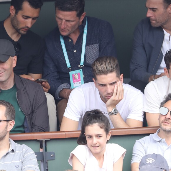 Zinedine Zidane, sa femme Véronique, et leurs fils Luca et Enzo, Martin Fourcade dans les tribunes des Internationaux de France de Tennis de Roland Garros à Paris. Le 10 juin 2018 © Jacovides-Moreau / Bestimage