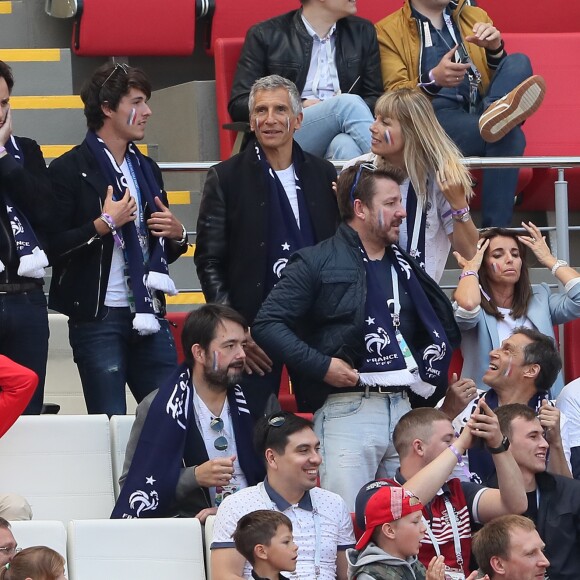 Le chanteur Vianney (Vianney Bureau), Nagui, sa femme Mélanie Page, Jean-François Piège, Bruno Guillon - Célébrités dans les tribunes lors du match de coupe de monde de la France contre l'Australie au stade Kazan Arena à Kazan, Russie, le 16 juin 2018.