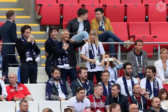 Le chanteur Vianney (Vianney Bureau), Nagui, sa femme Mélanie Page, Jean-François Piège, Bruno Guillon - Célébrités dans les tribunes lors du match de coupe de monde de la France contre l'Australie au stade Kazan Arena à Kazan, Russie, le 16 juin 2018.