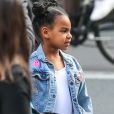 Exclusif - Blue Ivy  fille de Beyonce et Jay-Z) , habillée en tenue de danseuse, se rend à lOpéra Garnier avec sa grand-mère Tina Knowles pendant que ses parents sont en répétitions à l'U Arena le 23 mai 2018.