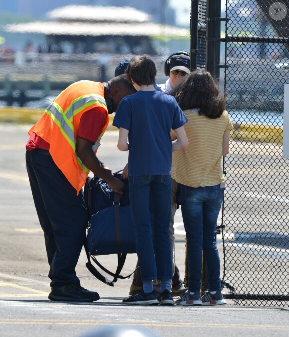 Exclusif - Barron Trump, le plus jeune fils de D. Trump, embarque à bord d'un hélicoptère Trump à New York, le 17 juin 2018.