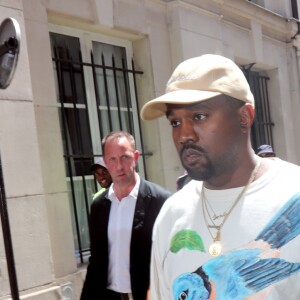 C'est le grand retour de Kim Kardashian à Paris pour son ami, le créateur Virgil Abloh. La star, accompagnée de son mari Kanye West, s'est rendue au défilé de mode homme printemps-été 2019 Louis Vuitton à Paris, le 21 juin 2018.