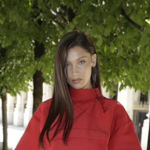 Bella Hadid au défilé homme printemps-été 2019 Louis Vuitton, signé Virgil Abloh, au Palais-Royal à Paris, le 21 juin 2018. © Olivier Borde / Bestimage