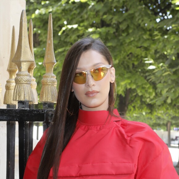 Bella Hadid - Arrivées au défilé homme printemps-été 2019 Louis Vuitton, signé Virgil Abloh, au Palais-Royal à Paris, le 21 juin 2018. © CVS / Veeren / Bestimage